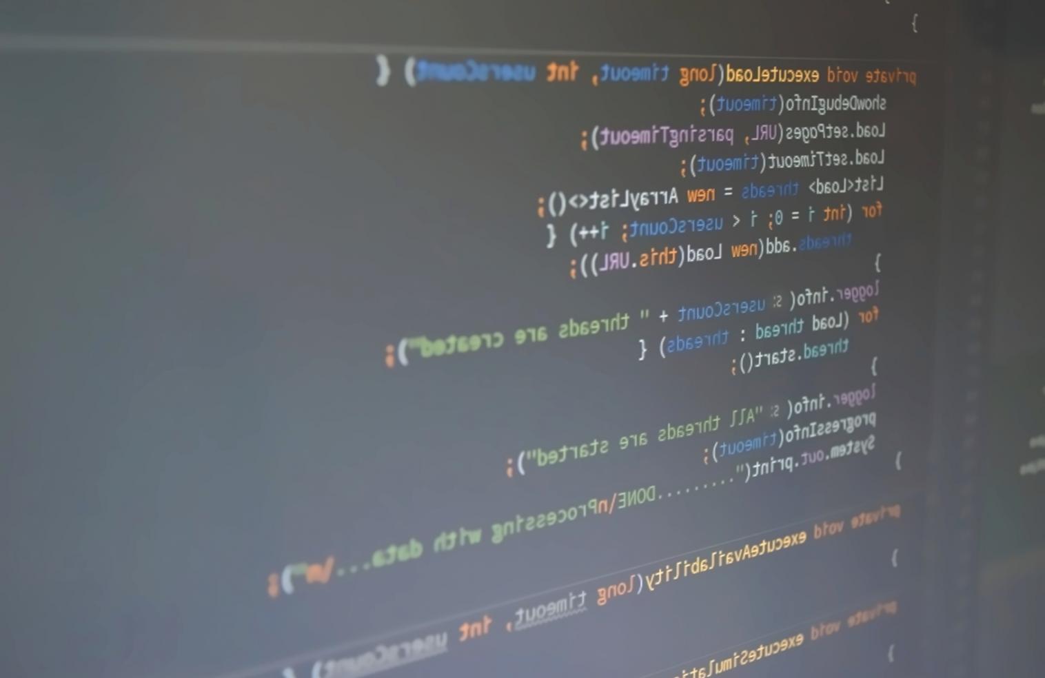 Studenti che lavorano su progetti pratici di game development